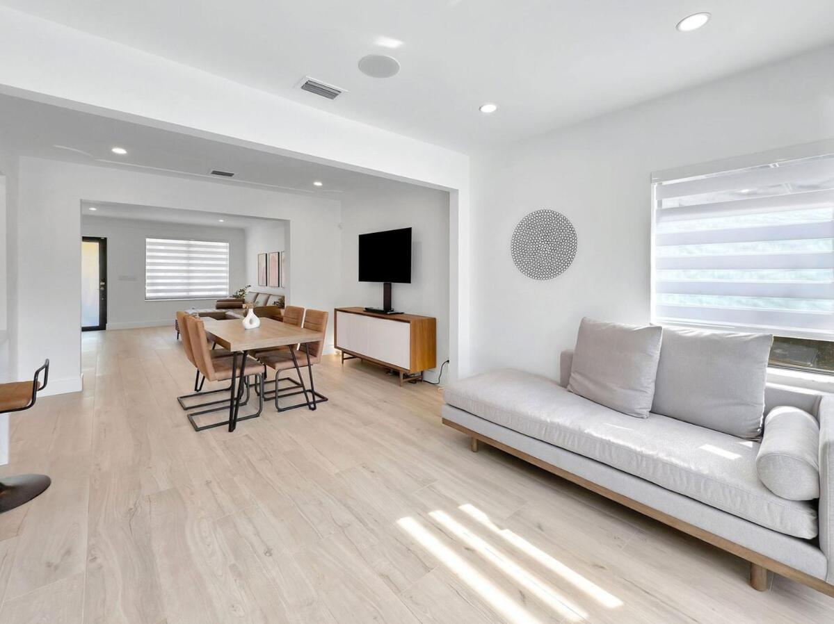 Brickell, Remote-ready Oasis Holiday home